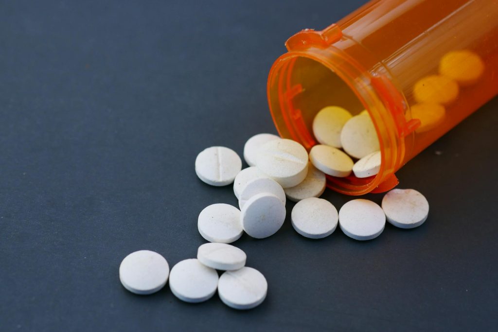 Dependența de medicamente: capcana ascunsă – cum recunoști simptomele și cum treci în siguranță prin sevraj
