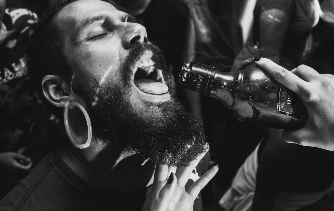 Amyl nitrit („poppers”): efecte, riscuri și interacțiuni periculoase