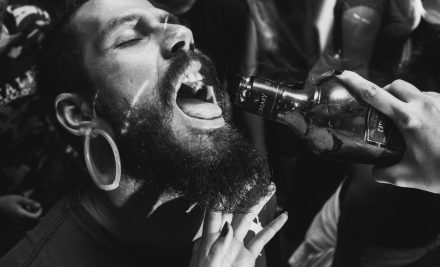 Amyl nitrit („poppers”): efecte, riscuri și interacțiuni periculoase