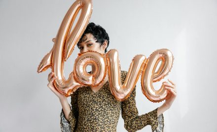 Oxid de azot („gaz ilariant”): efecte, riscuri neurologice și cum arată siguranța în lumea reală